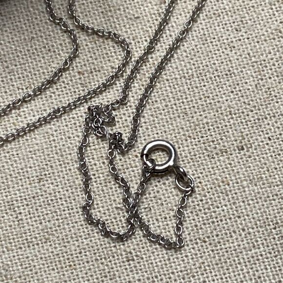 💛 Classic White Gold Plated CZ Rose Necklace & Earring Set - Picture 4 of 6